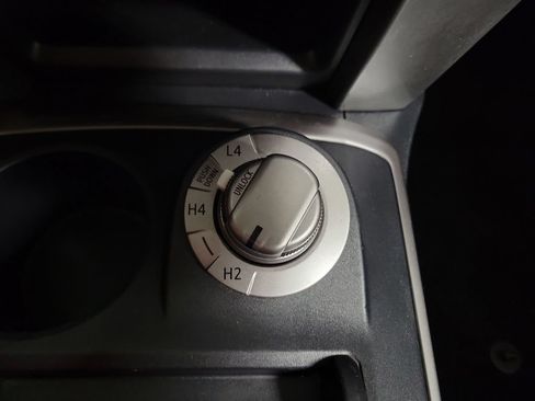 Used 2018 Toyota 4Runner SR5 AWD/4WD image 18