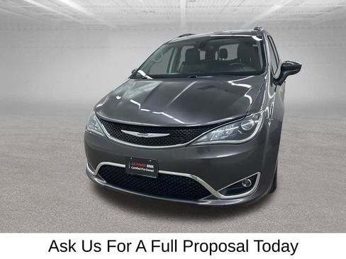 Used 2020 Chrysler Pacifica Touring-L image 6