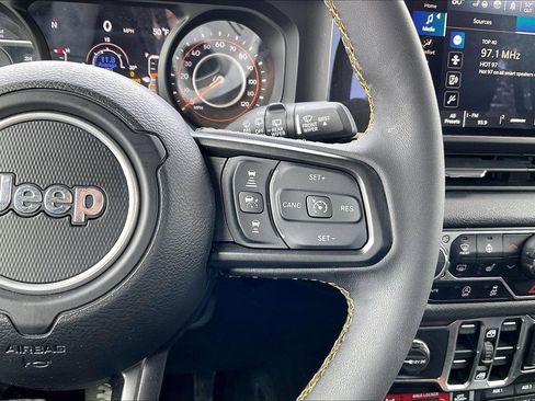 Certified 2024 Jeep Wrangler Willys image 23