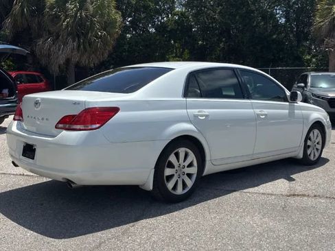 Used 2007 Toyota Avalon XLS FWD image 4