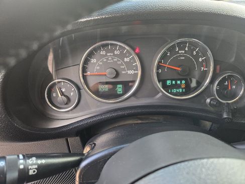 Used 2012 Jeep Wrangler Unlimited Sahara w/ Connectivity Group AWD/4WD image 17