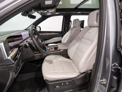 Used 2026 Cadillac Escalade ESV Platinum Sport w/ LPO, ONYX Package AWD/4WD image 17