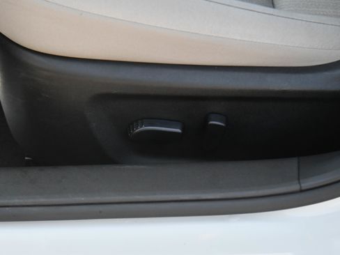 Used 2024 Nissan Altima 2.5 SV FWD image 16