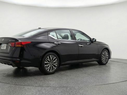 Used 2025 Nissan Altima 2.5 SV image 7