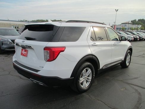 Used 2020 Ford Explorer XLT w/ Equipment Group 202A image 4