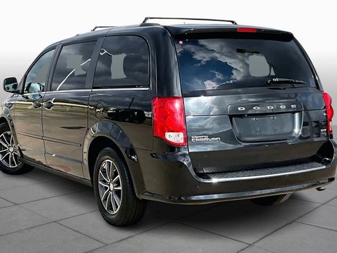 Used 2017 Dodge Grand Caravan SXT image 11