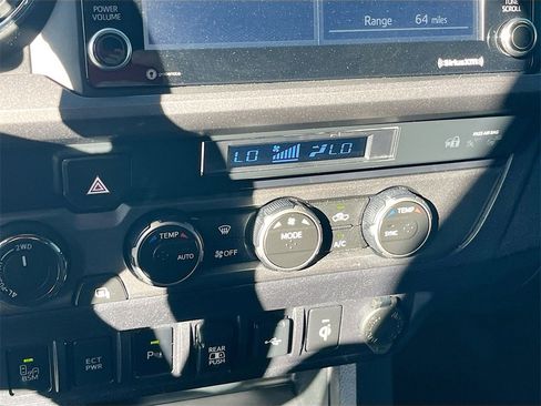 Used 2021 Toyota Tacoma TRD Off-Road image 15