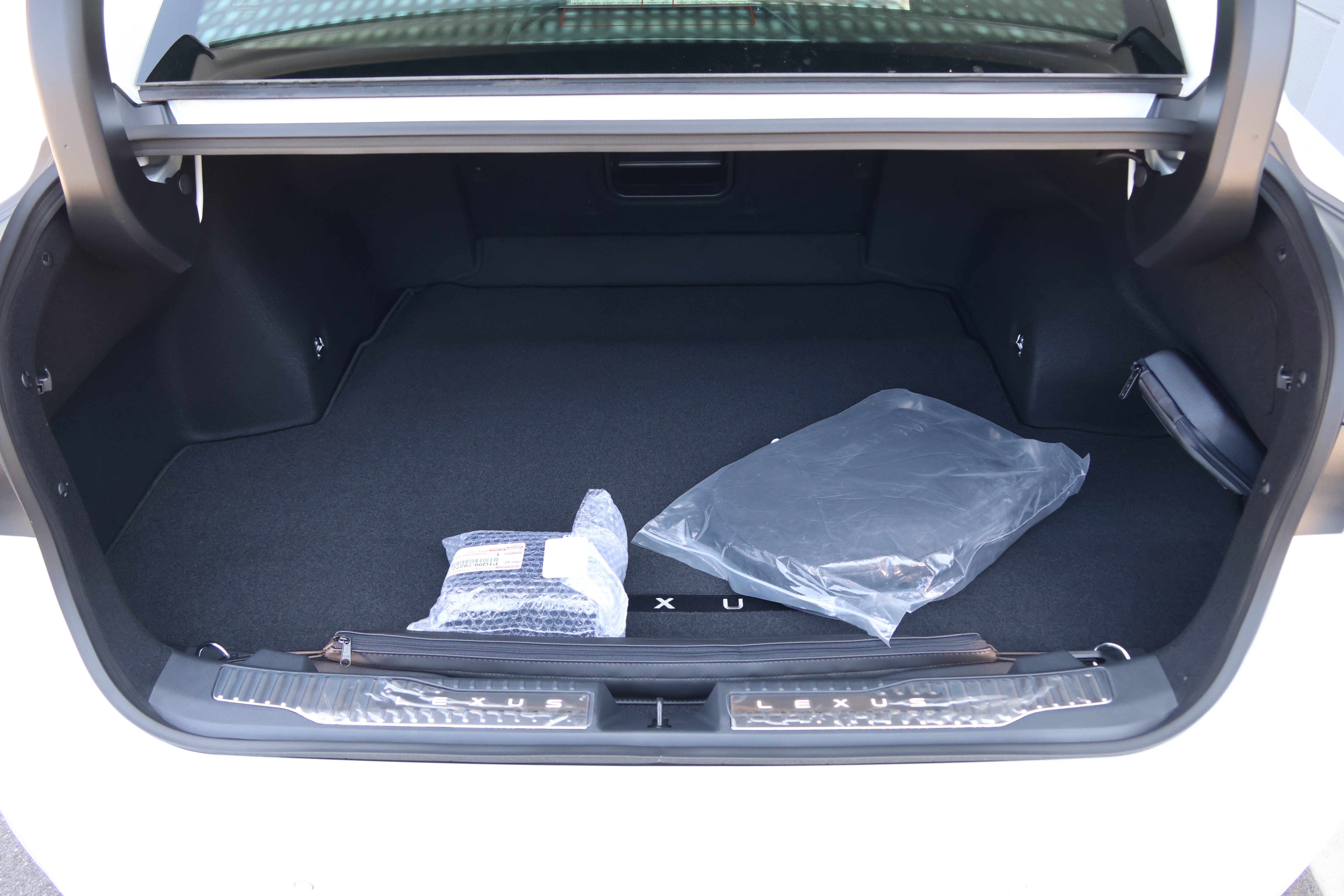 New 2026 Lexus ES 350e w/ Accessory Package (Z1) FWD image 36
