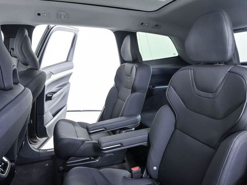 Certified 2025 Volvo EX90 Plus AWD/4WD image 22