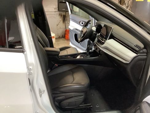 Used 2023 Jeep Compass Limited image 19