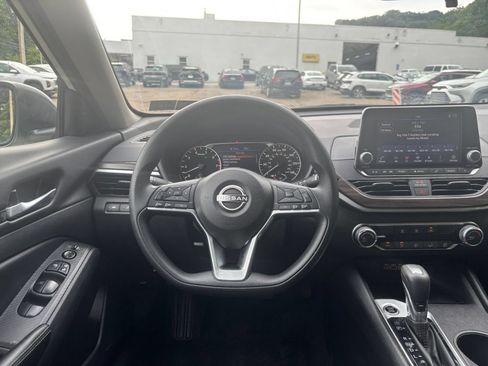 Used 2025 Nissan Altima 2.5 SV FWD image 30