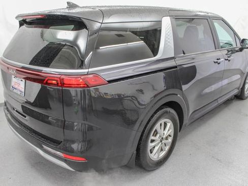 Used 2024 Kia Carnival LX FWD image 11