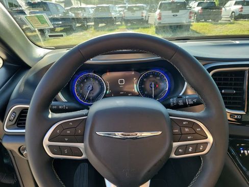 Used 2025 Chrysler Pacifica Select FWD image 20