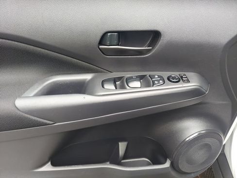 Used 2024 Nissan Kicks S FWD image 11