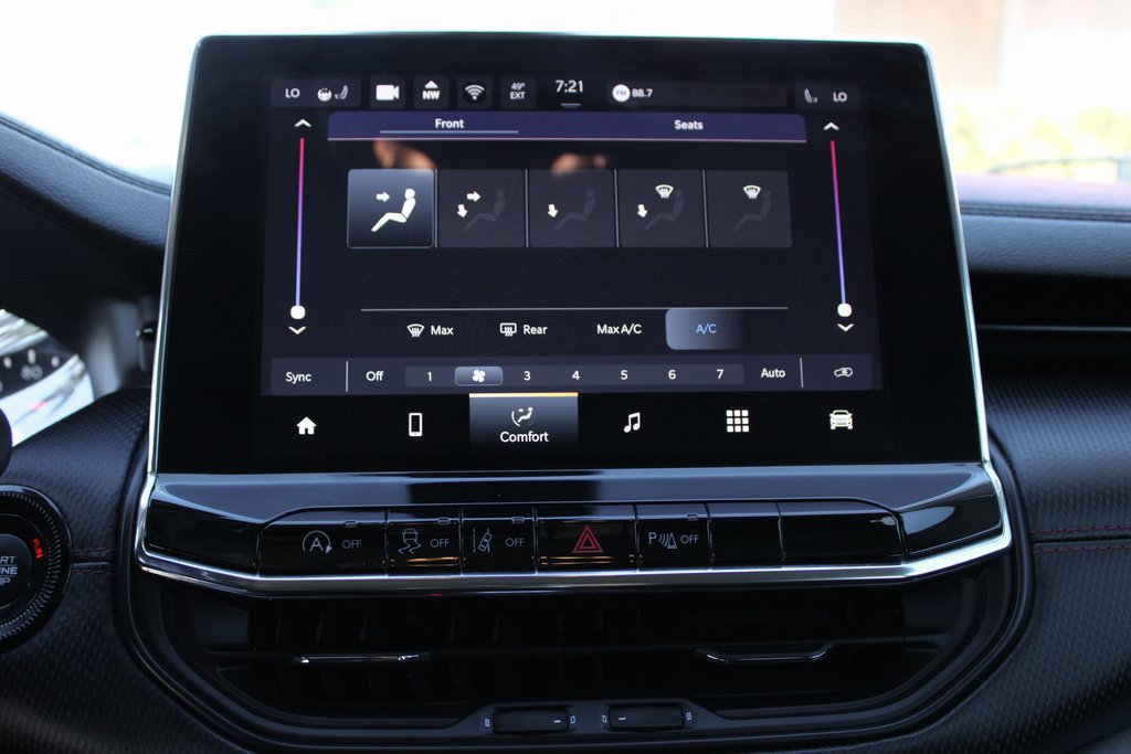 Used 2022 Jeep Compass Trailhawk w/ Trailhawk Convenience Group AWD/4WD image 30