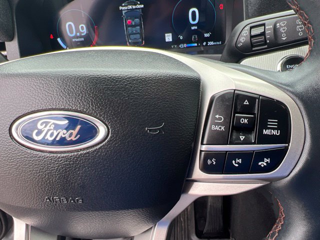 Used 2025 Ford Explorer Active AWD/4WD image 28