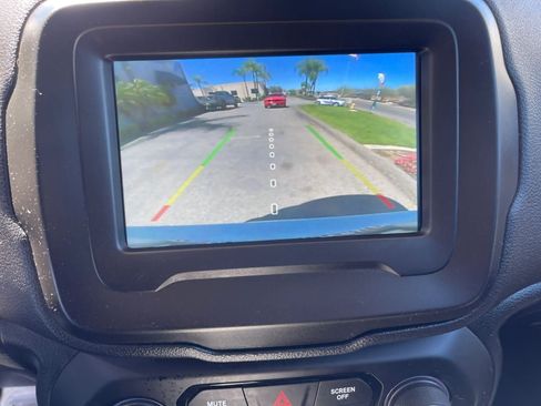 Used 2020 Jeep Renegade Altitude FWD image 10