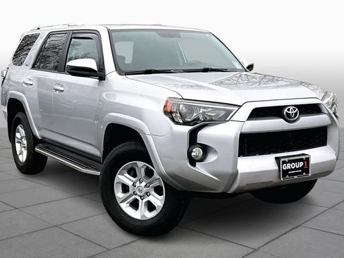 Used 2015 Toyota 4Runner SR5 image 2