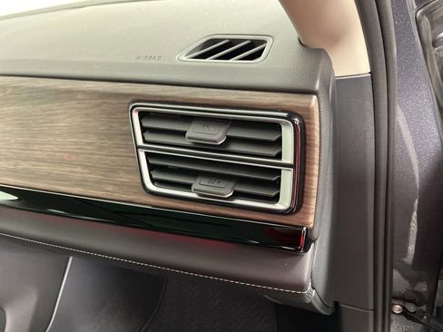 Used 2024 Volkswagen Atlas SEL image 23