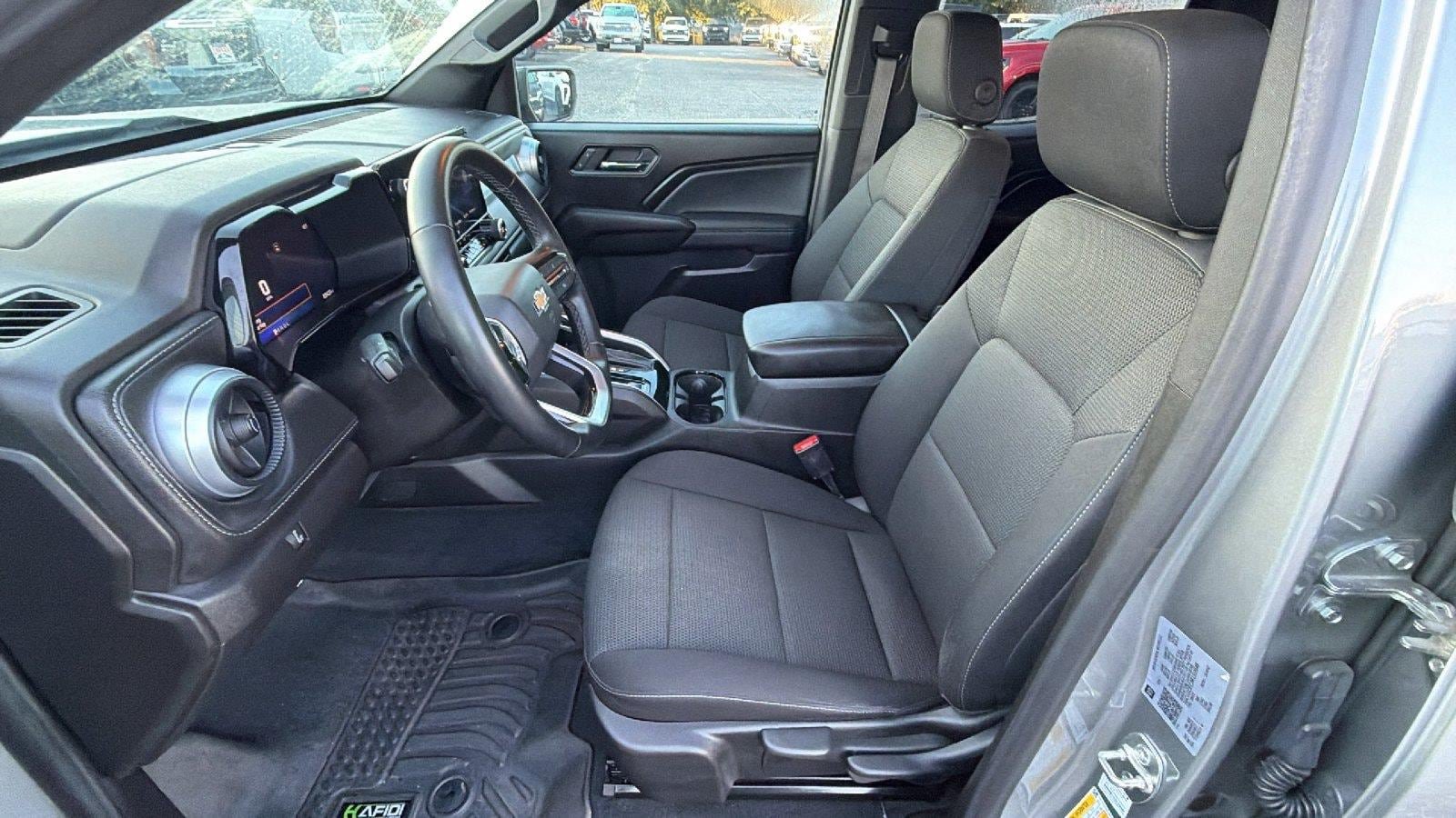 Used 2024 Chevrolet Colorado LT w/ LT Convenience Package RWD image 16