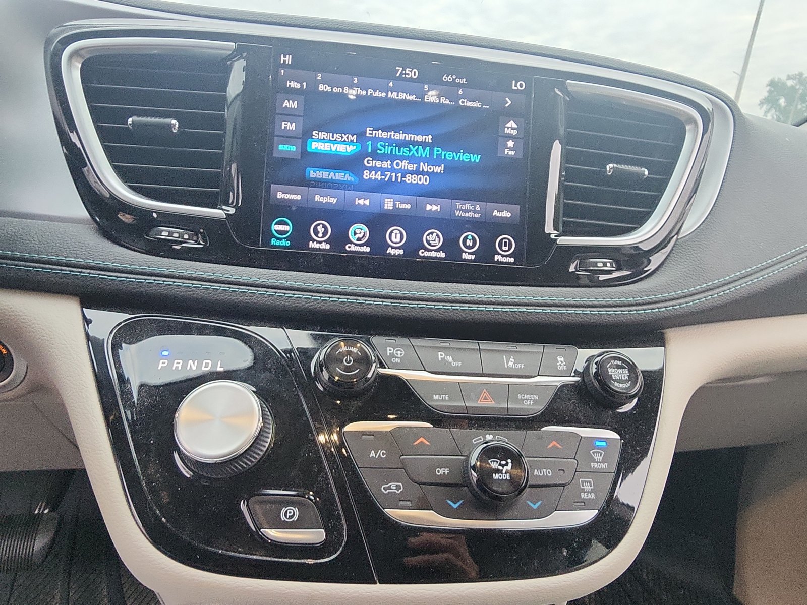 Used 2019 Chrysler Pacifica Limited w/ Advanced Safetytec Group FWD image 14