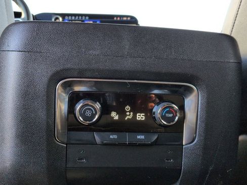 Used 2025 Chevrolet Suburban Z71 AWD/4WD image 16