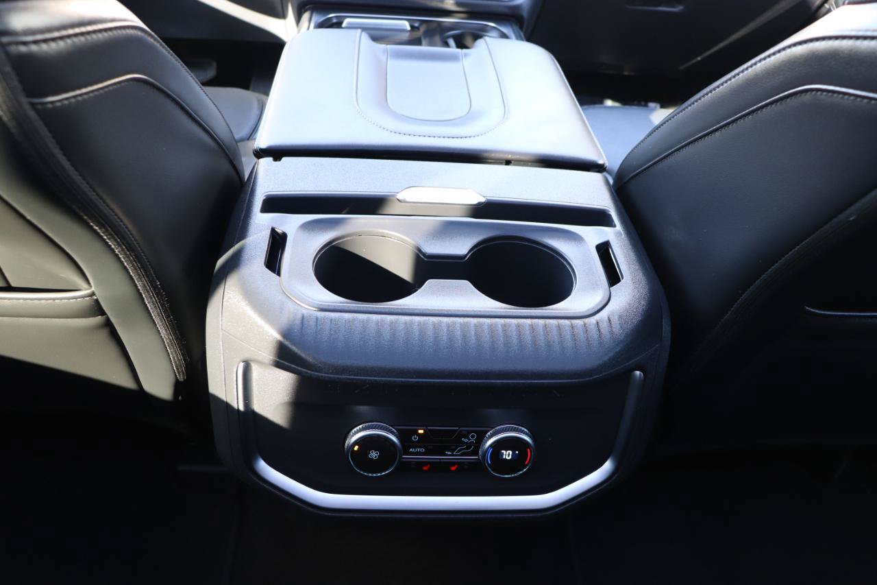 Used 2025 Ford Expedition Max Platinum AWD/4WD image 24