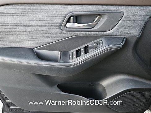 Used 2023 Nissan Rogue SV image 27