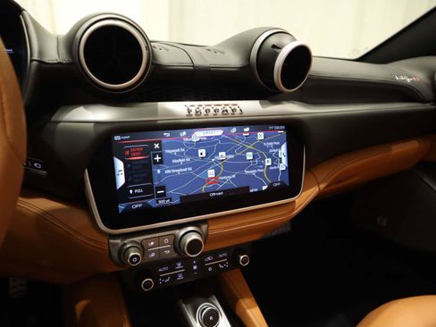 Certified 2022 Ferrari Portofino M image 39