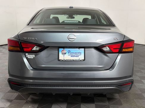 Used 2024 Nissan Altima 2.5 SV FWD image 8