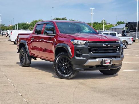 Used 2024 Chevrolet Colorado Trail Boss w/ Advanced Trailering Package AWD/4WD image 2