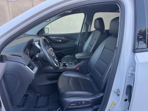 Used 2024 GMC Terrain SLT image 29