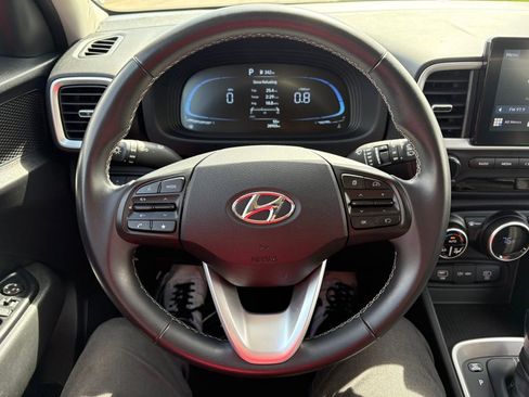Used 2025 Hyundai Venue SEL FWD image 18