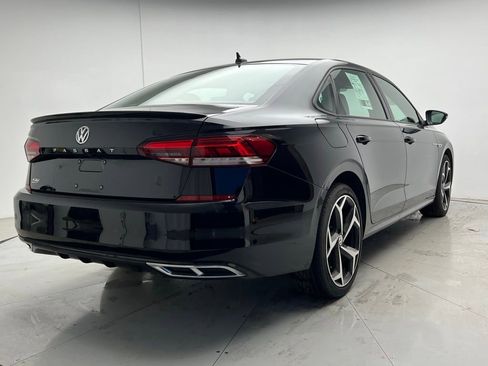 Used 2021 Volkswagen Passat 2.0T R-Line image 3