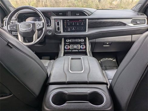 Used 2022 GMC Yukon XL Denali image 24