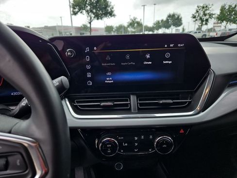 Used 2024 Chevrolet Trax LT w/ Sunroof Package FWD image 13