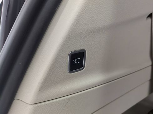 Used 2017 Chrysler Pacifica Touring FWD image 14