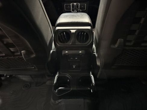 Used 2018 Jeep Wrangler Unlimited Rubicon image 40