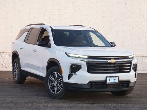 New 2026 Chevrolet Traverse LT FWD image 2