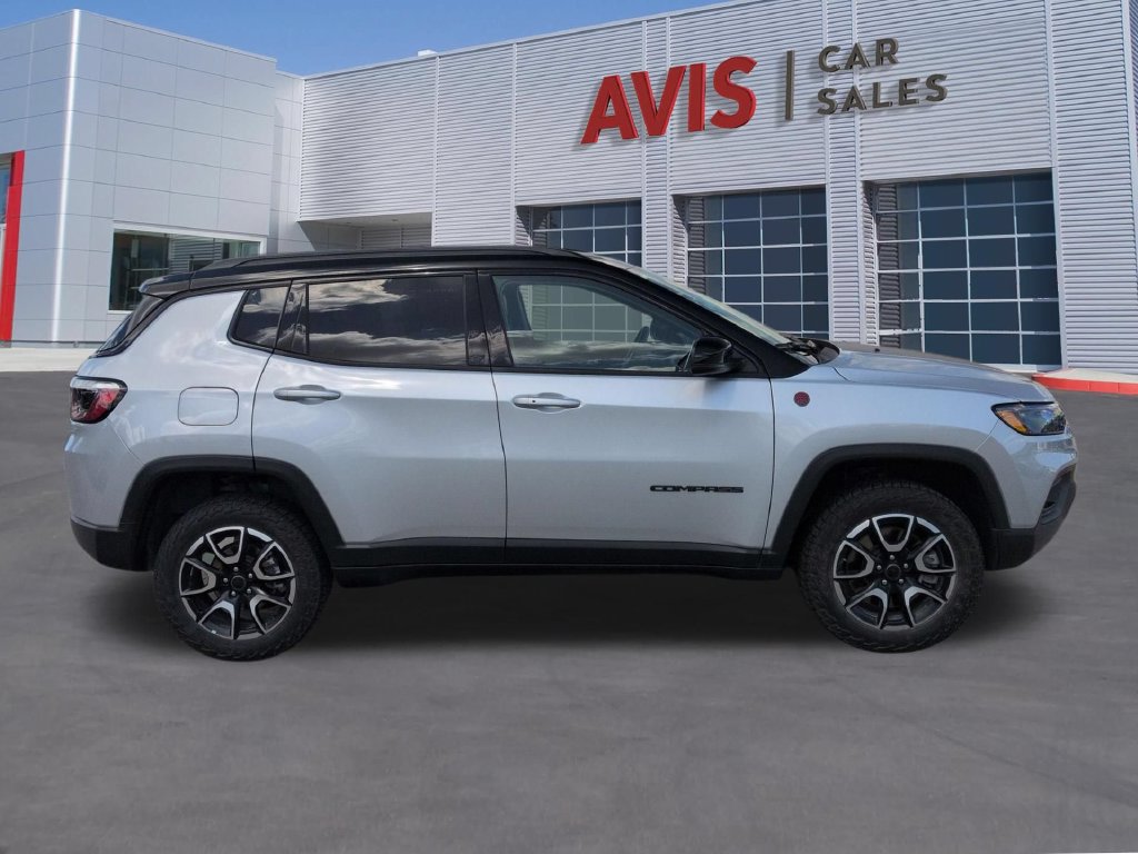 Used 2025 Jeep Compass Trailhawk AWD/4WD image 5