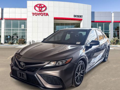 Used 2021 Toyota Camry SE FWD image 2
