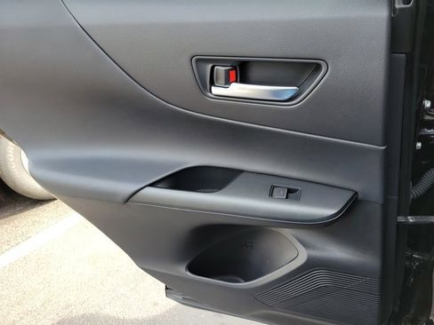 Used 2021 Toyota Venza LE image 17