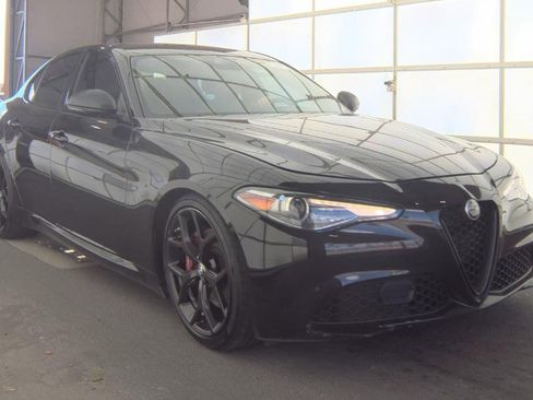Used 2020 Alfa Romeo Giulia w/ Nero Edizione RWD image 3