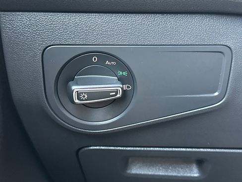 Certified 2022 Volkswagen Tiguan SE R-Line image 30