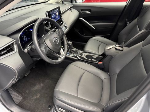 Used 2022 Toyota Corolla Cross XLE w/ Convenience Package AWD/4WD image 16