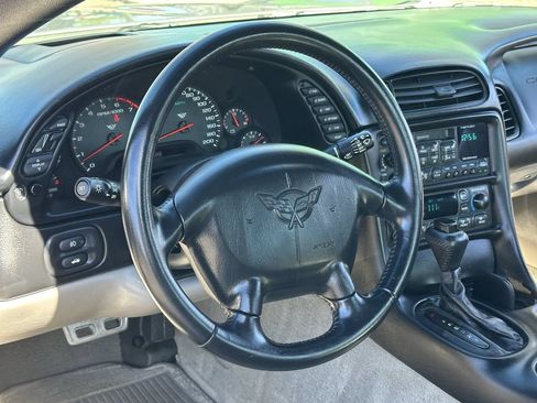 Used 2002 Chevrolet Corvette Coupe w/ Preferred Equipment Group2 RWD image 21