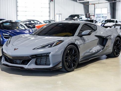 Used 2024 Chevrolet Corvette Z06 RWD image 2