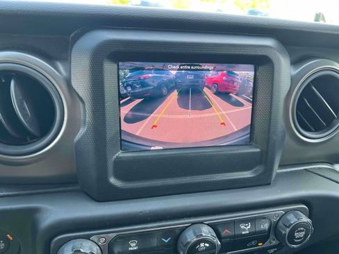 Used 2022 Jeep Wrangler Unlimited Sport AWD/4WD image 13