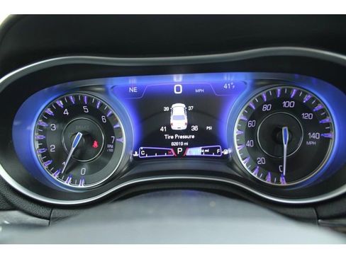 Used 2022 Chrysler 300 Touring w/ Sport Appearance Package image 23