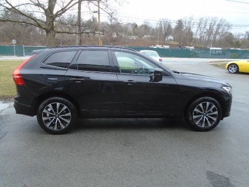 Used 2025 Volvo XC60 B5 Core image 9